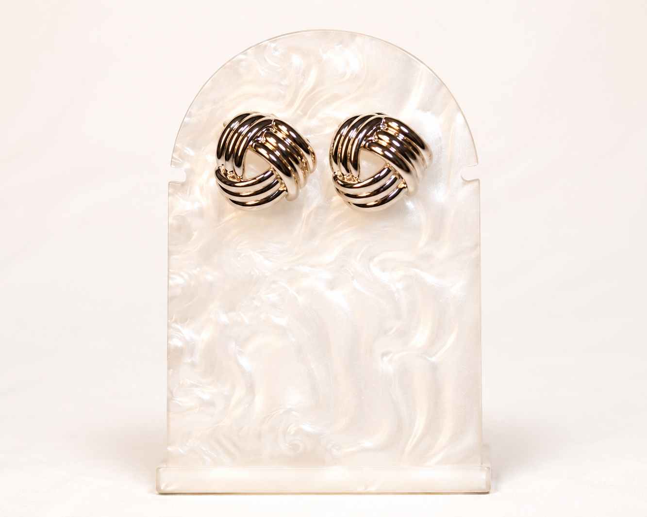 Ohrring mit Knotendesign