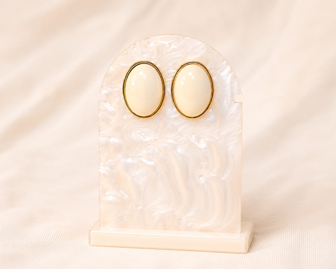Ohrring mit Emaille