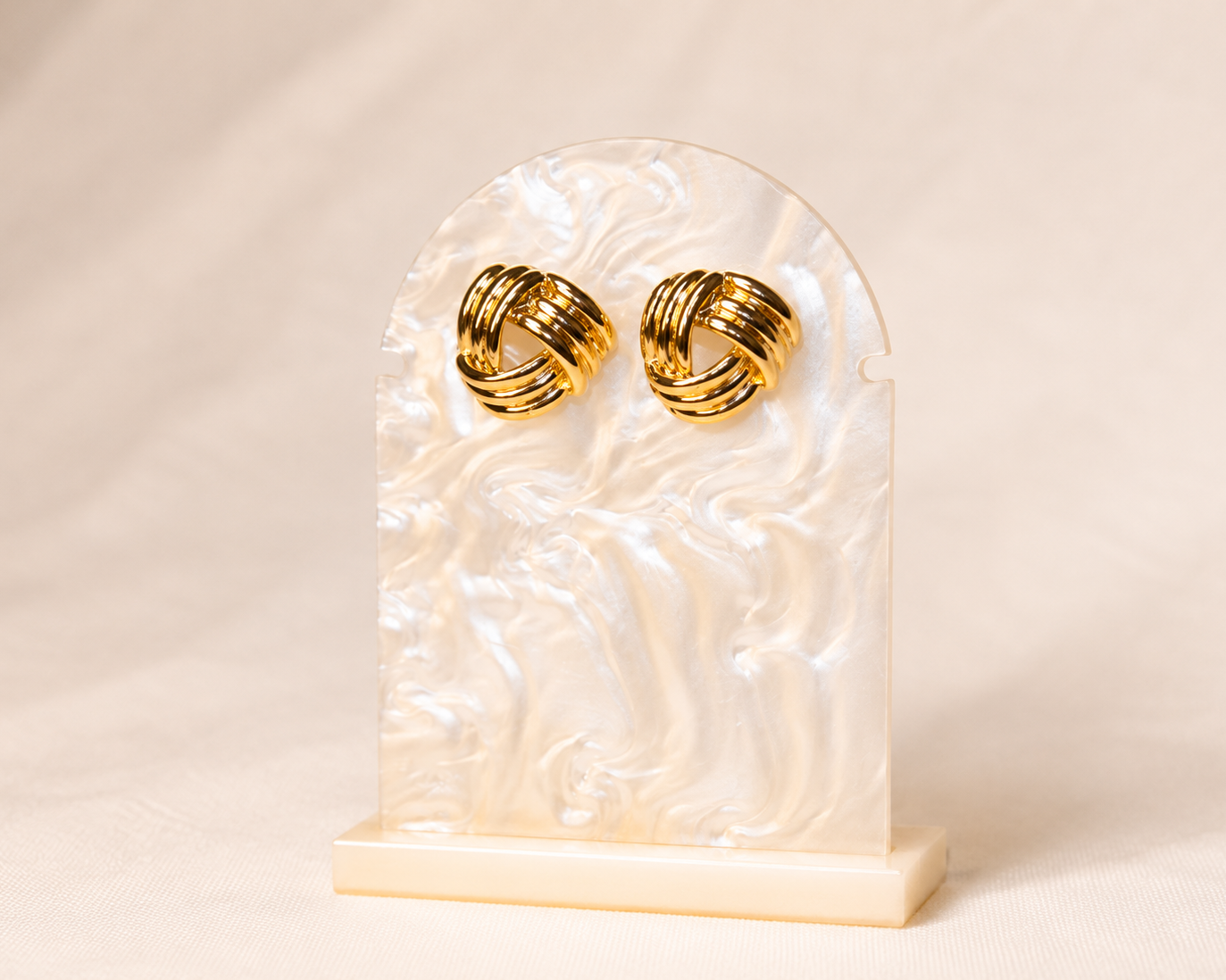 Ohrring mit Knotendesign